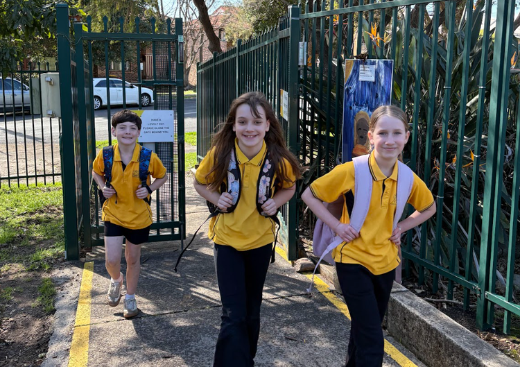 children entering the school gate